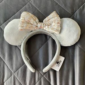 Disney Parks Minnie ears in light silver